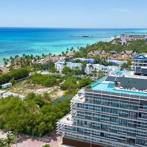 magnificent-view-of-the-caribbean-sea-3pool-skybar-by-yeah.quintano-roohotels.com/